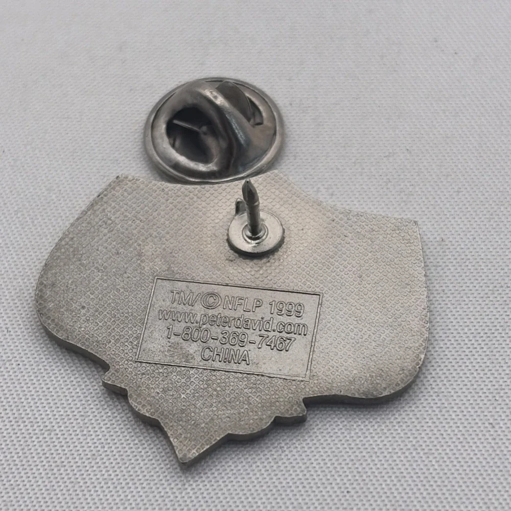 Vintage 2000 Super Bowl XXXIV NFL Football Atlanta Cityscape Lapel Hat Pin